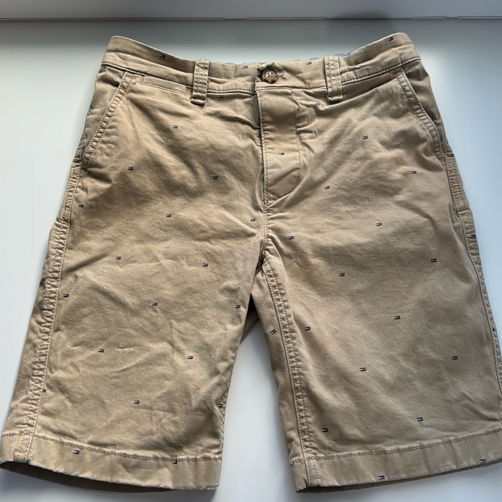 Tommy Hilfiger adaptive khaki shorts with adjustable waistband, Velcro closure